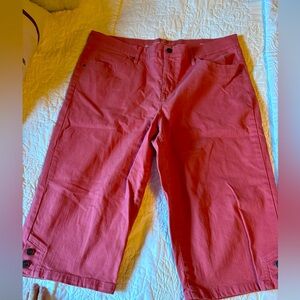 Gloria Vanderbilt capris